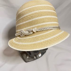 August brand bucket hat 100% paper beige and white 22 in